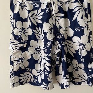 Old Navy Blue Hibiscus print board shorts size large